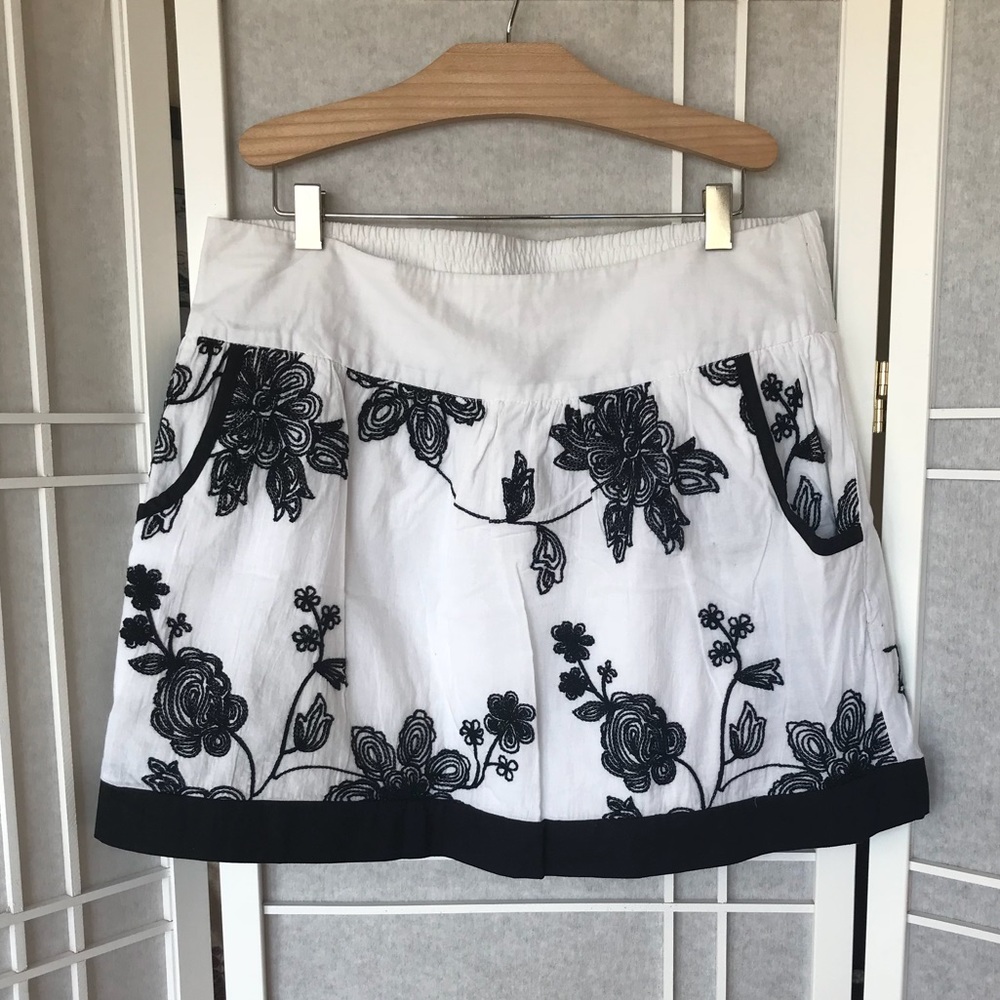 ▪️NWOT▪️Embroidered Cotton Mini Skirt▪️